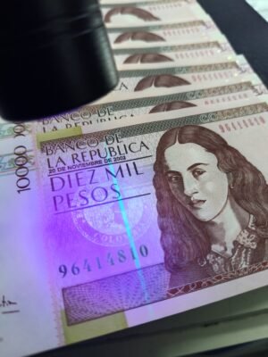 Inicio 13 BILLETE DE 10.000 POLICARPA ESCARCHADO 2002