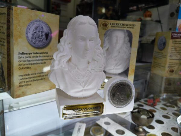 Expositor 3D Policarpa Salavarrieta | Numismática Colombia